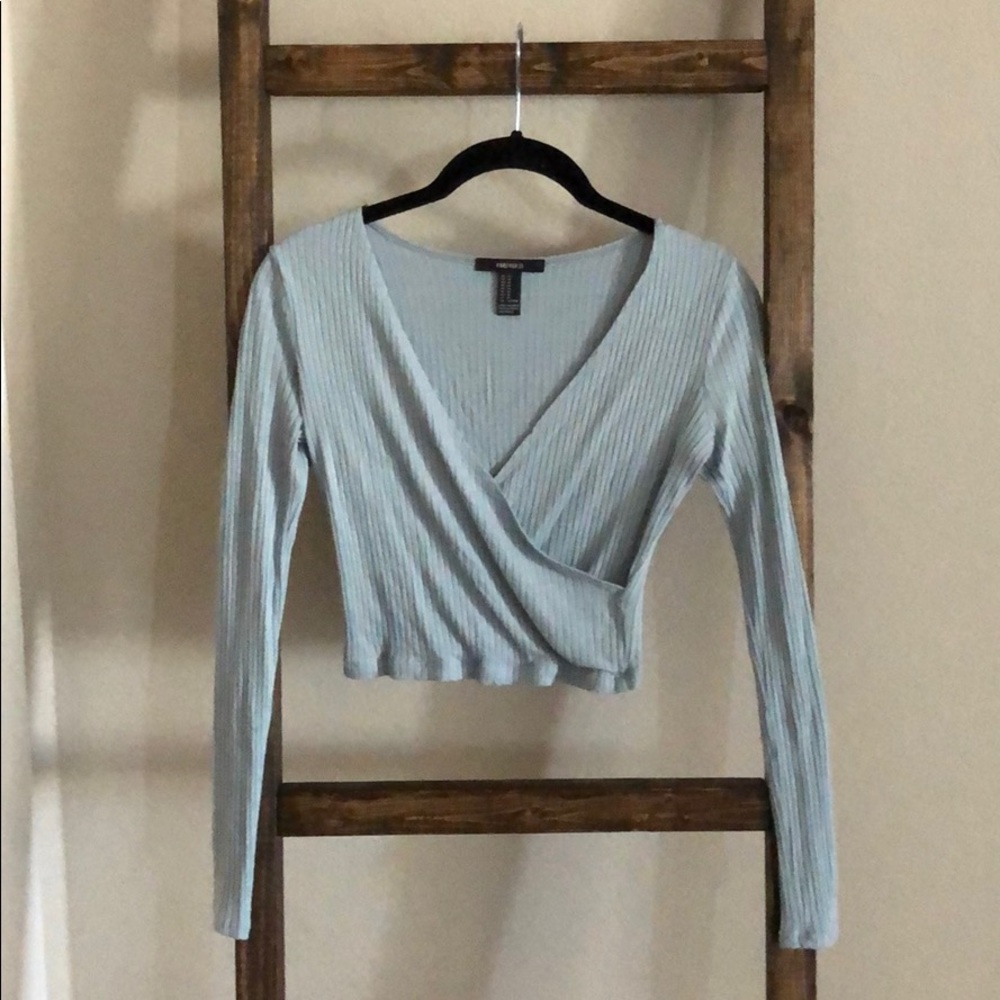 Long sleeve crop top.